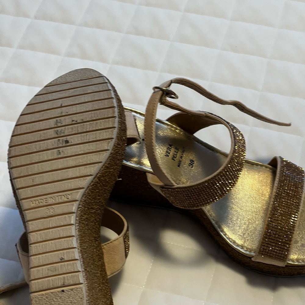 Sandal Made in Italy  for women brand new Color  gold with sparkling  flat high